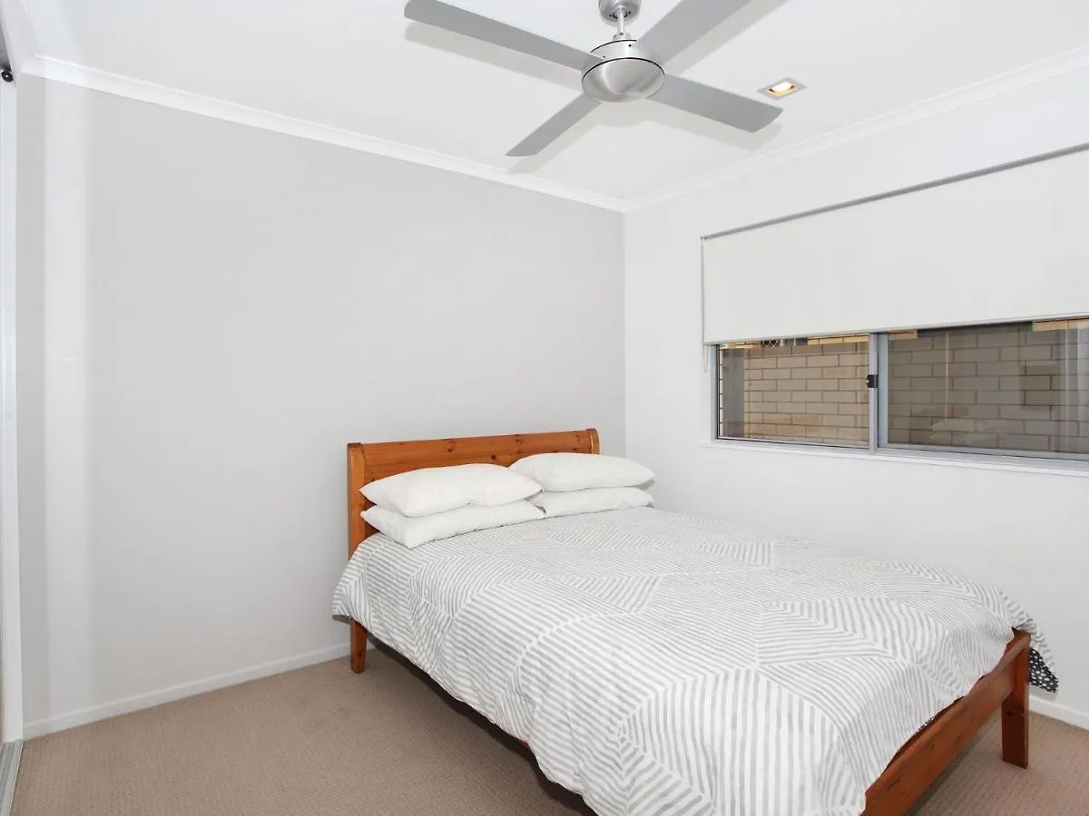 Arlington 1 Two Bedroom Unit Close To The Beach マルーチードール アパート
